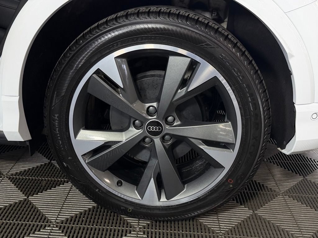 Used 2024 Audi Q4 e-tron Premium Plus w/ Premium Plus AWD/4WD image 9