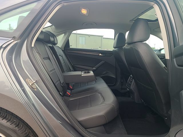 Used 2020 Volkswagen Passat 2.0T R-Line FWD image 30