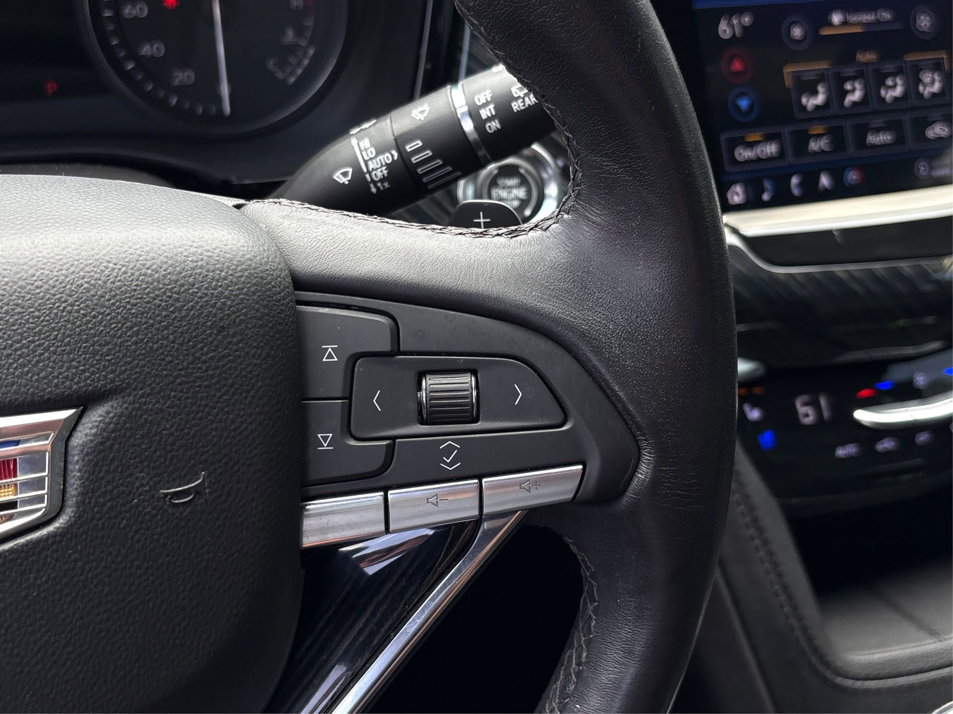 Certified 2023 Cadillac XT6 Premium Luxury w/ Technology Package FWD image 28