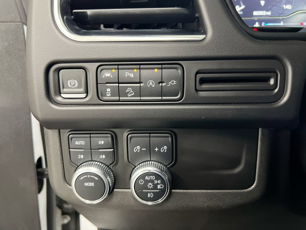 Used 2022 GMC Yukon XL AT4 AWD/4WD image 19