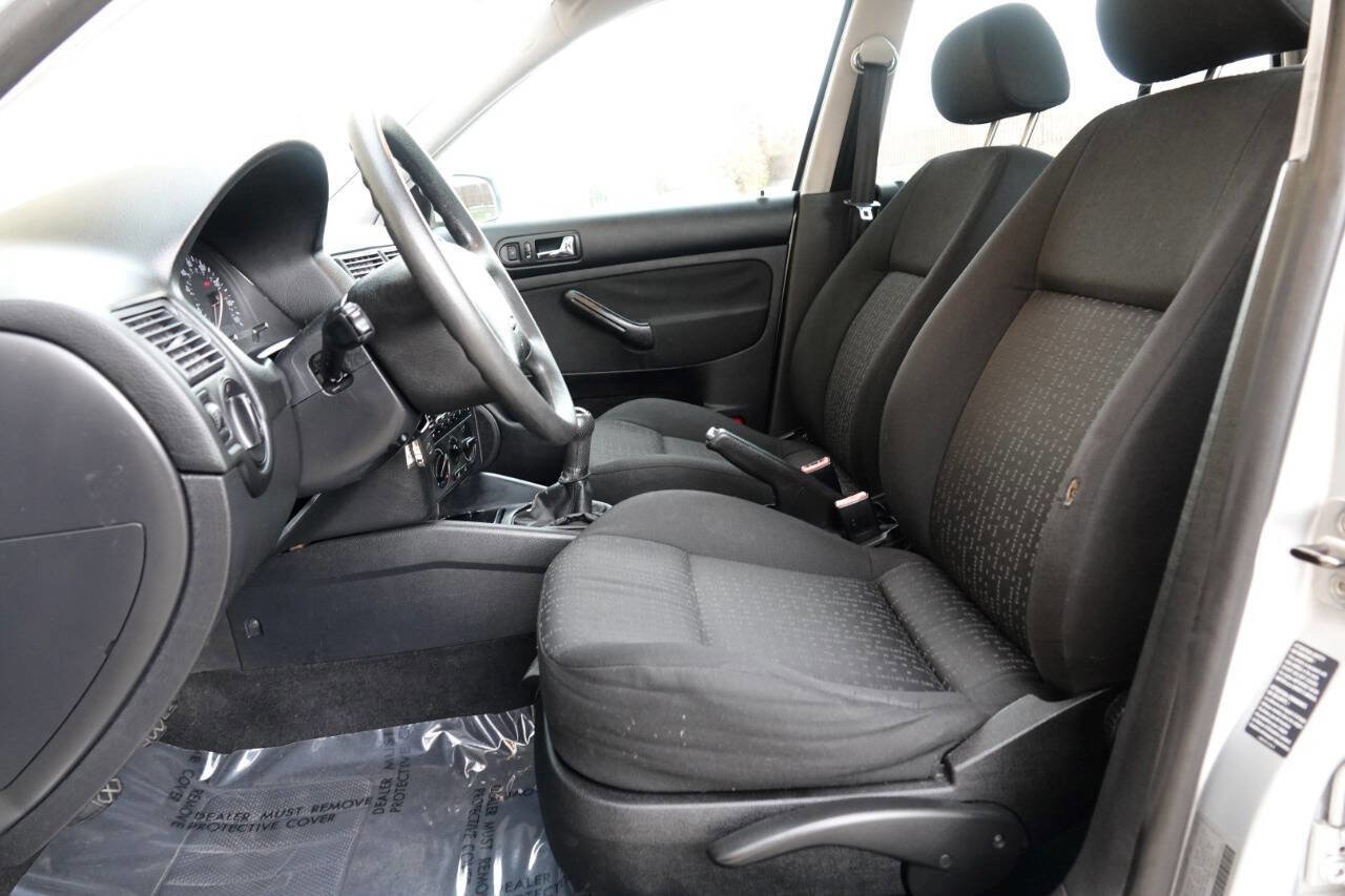 Used 2005 Volkswagen Golf GL image 41