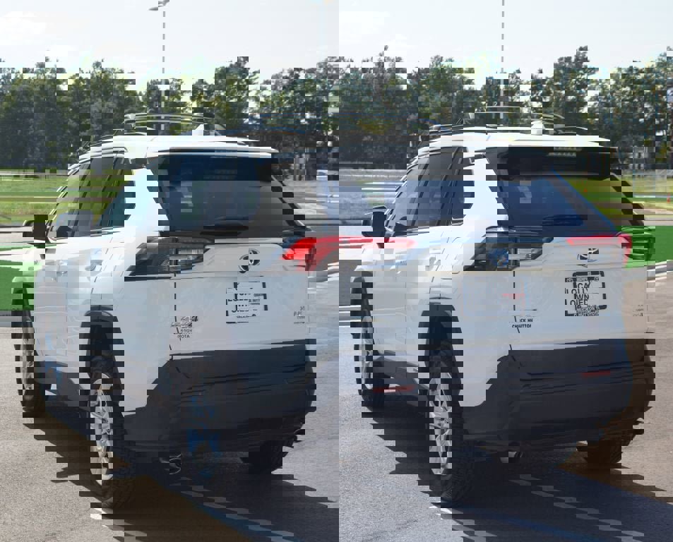 Used 2019 Toyota RAV4 XLE image 15