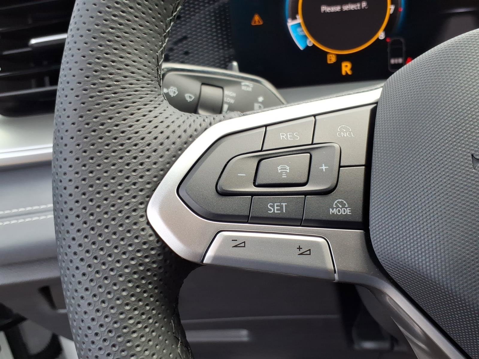 New 2026 Volkswagen Tiguan SE R-Line image 19