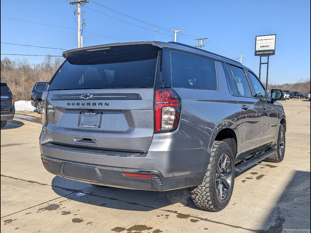 Used 2022 Chevrolet Suburban Z71 w/ Luxury Package AWD/4WD image 7