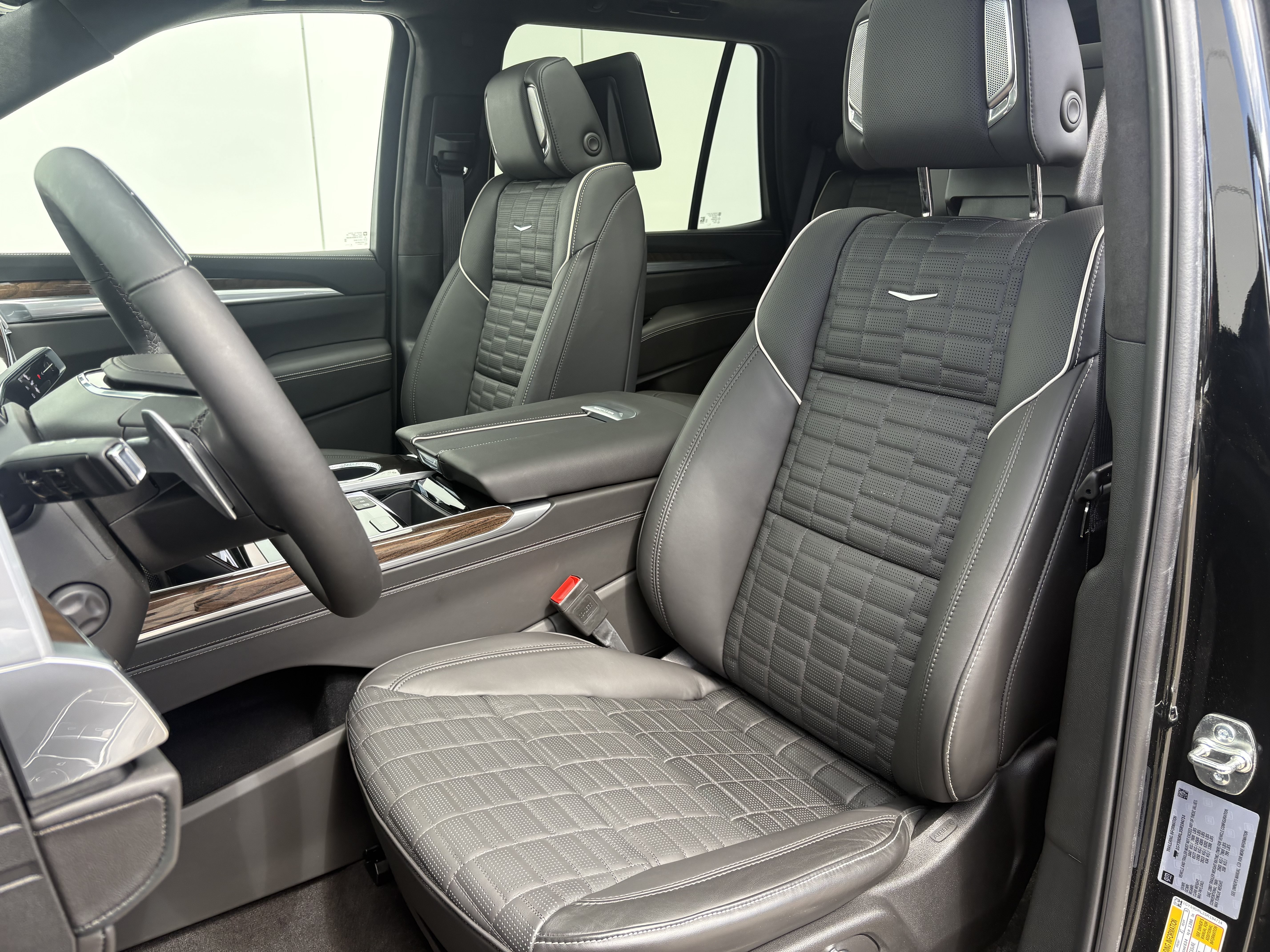 Certified 2025 Cadillac Escalade Premium Luxury Platinum AWD/4WD image 12