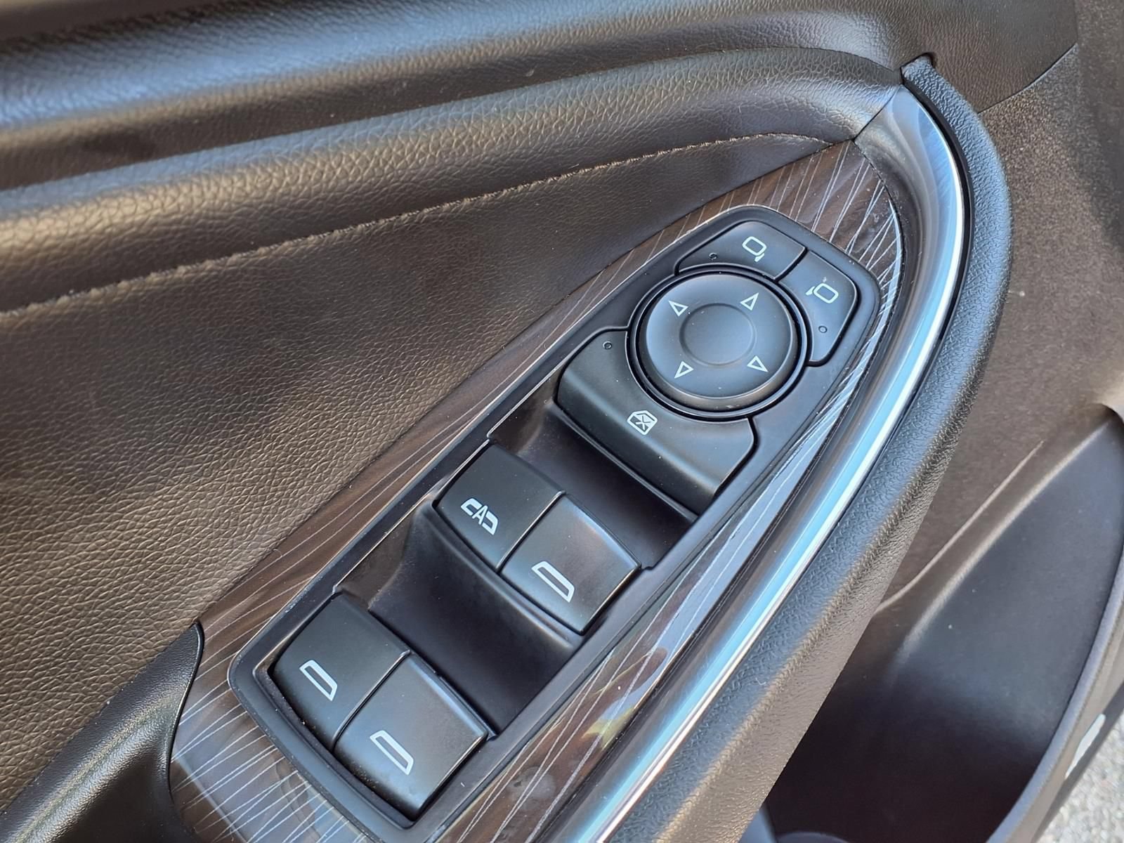 Used 2016 Chevrolet Malibu Premier FWD image 15