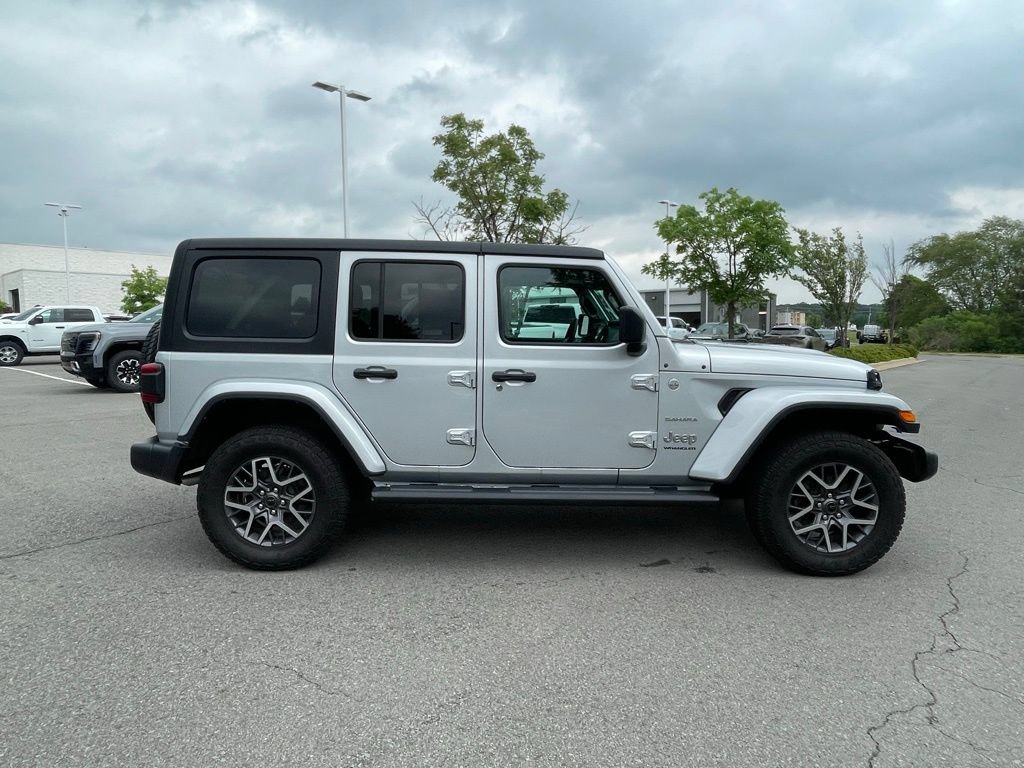 Used 2024 Jeep Wrangler Unlimited Sahara AWD/4WD image 9