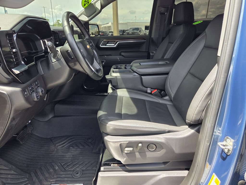 Used 2024 Chevrolet Silverado 1500 LT AWD/4WD image 6