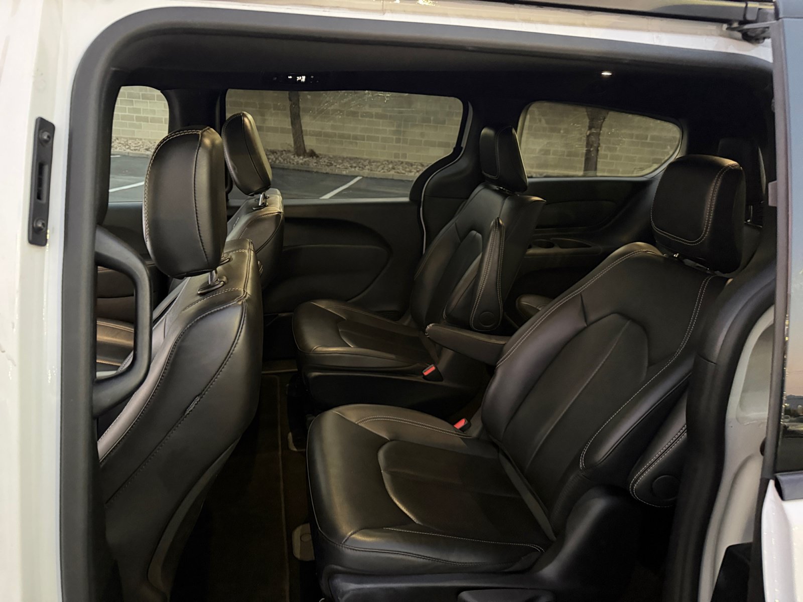 Used 2024 Chrysler Pacifica Limited FWD image 17