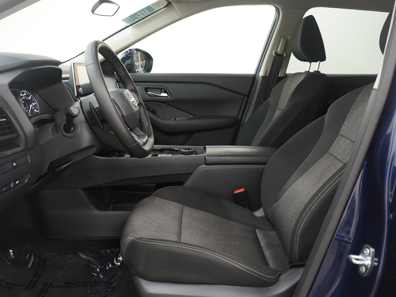 Used 2025 Nissan Rogue SV image 24