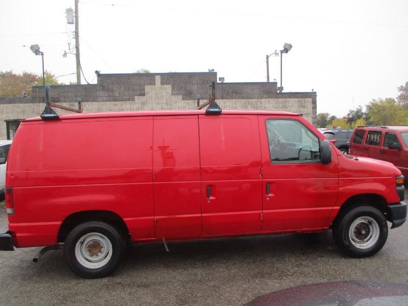 Used 2010 Ford E-150 and Econoline 150 RWD image 2