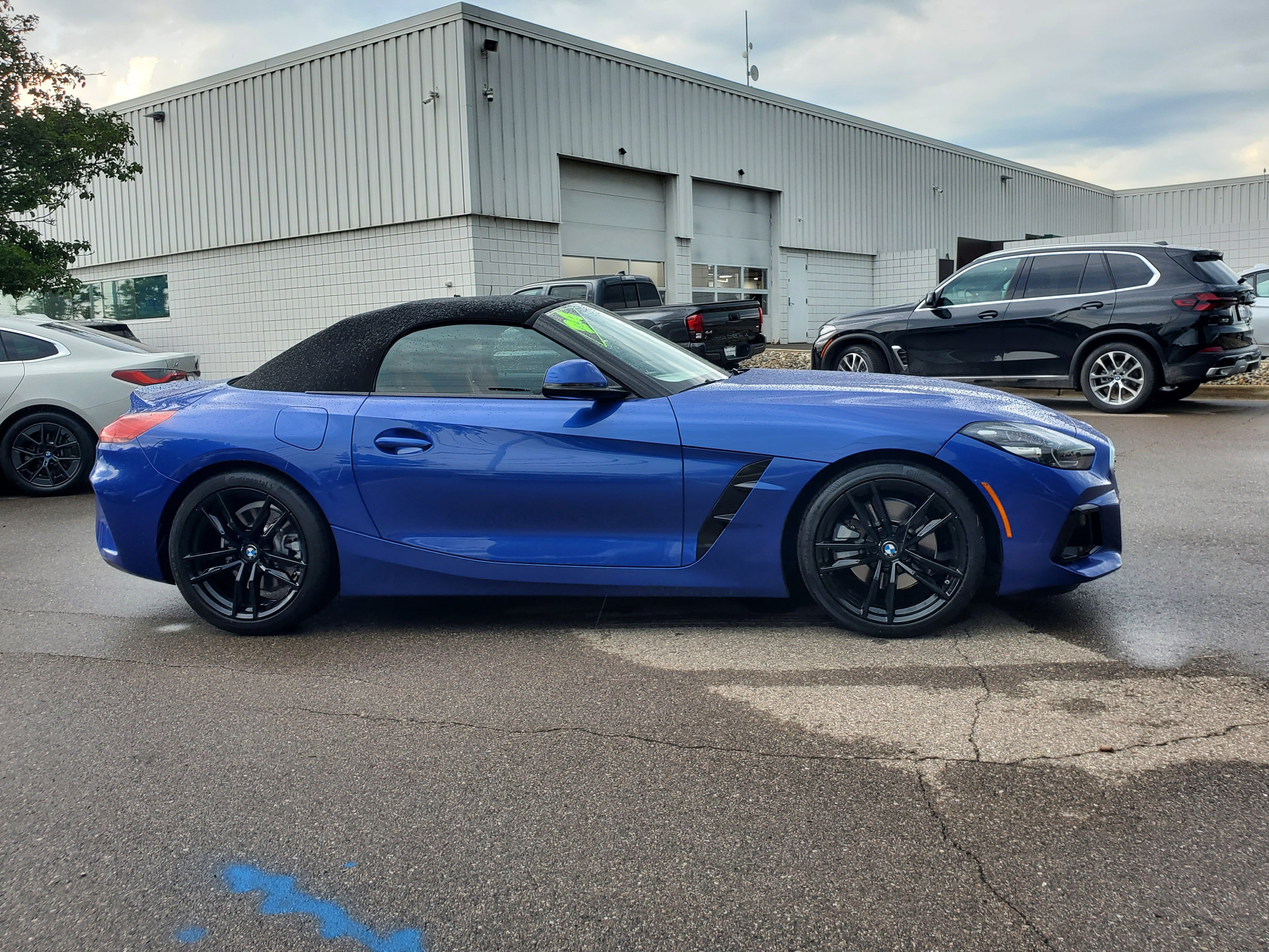 Certified 2024 BMW Z4 sDrive30i w/ Convenience Package RWD image 6