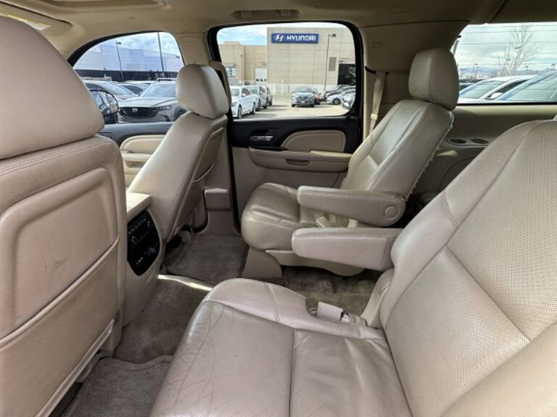 Used 2011 GMC Yukon XL Denali image 22