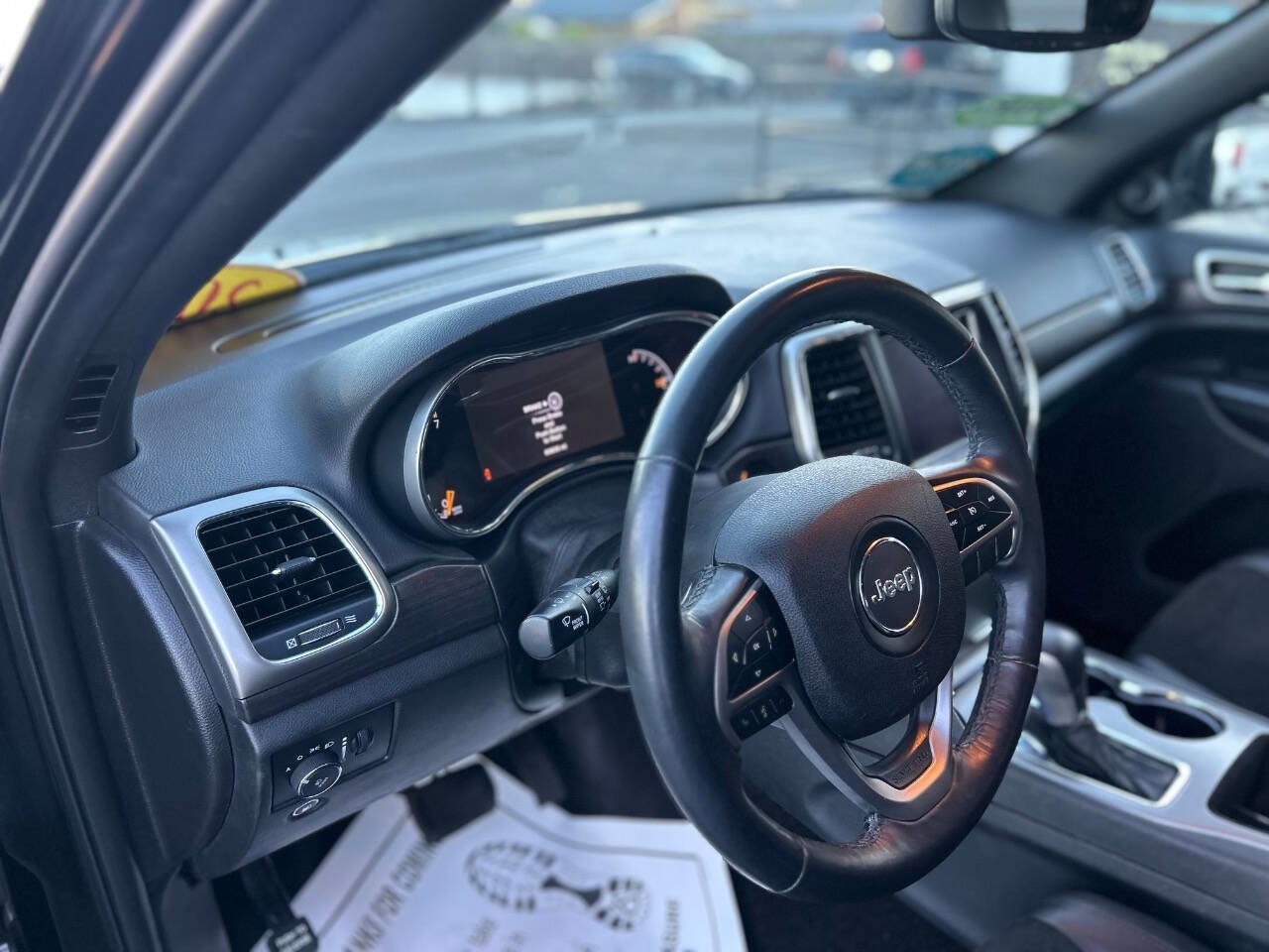 Used 2018 Jeep Grand Cherokee Altitude RWD image 10