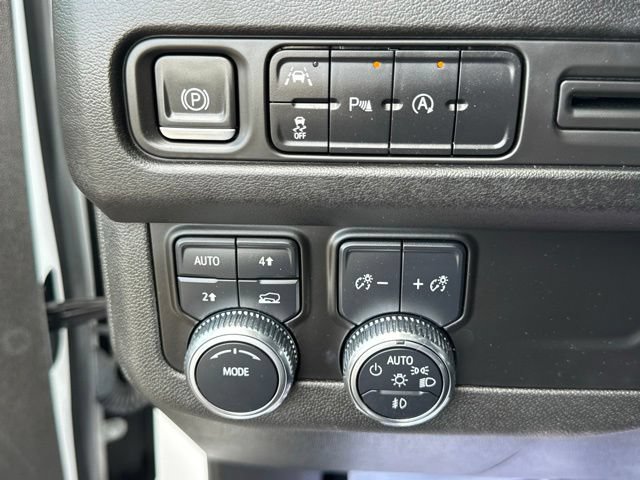 Used 2023 GMC Yukon SLE AWD/4WD image 18