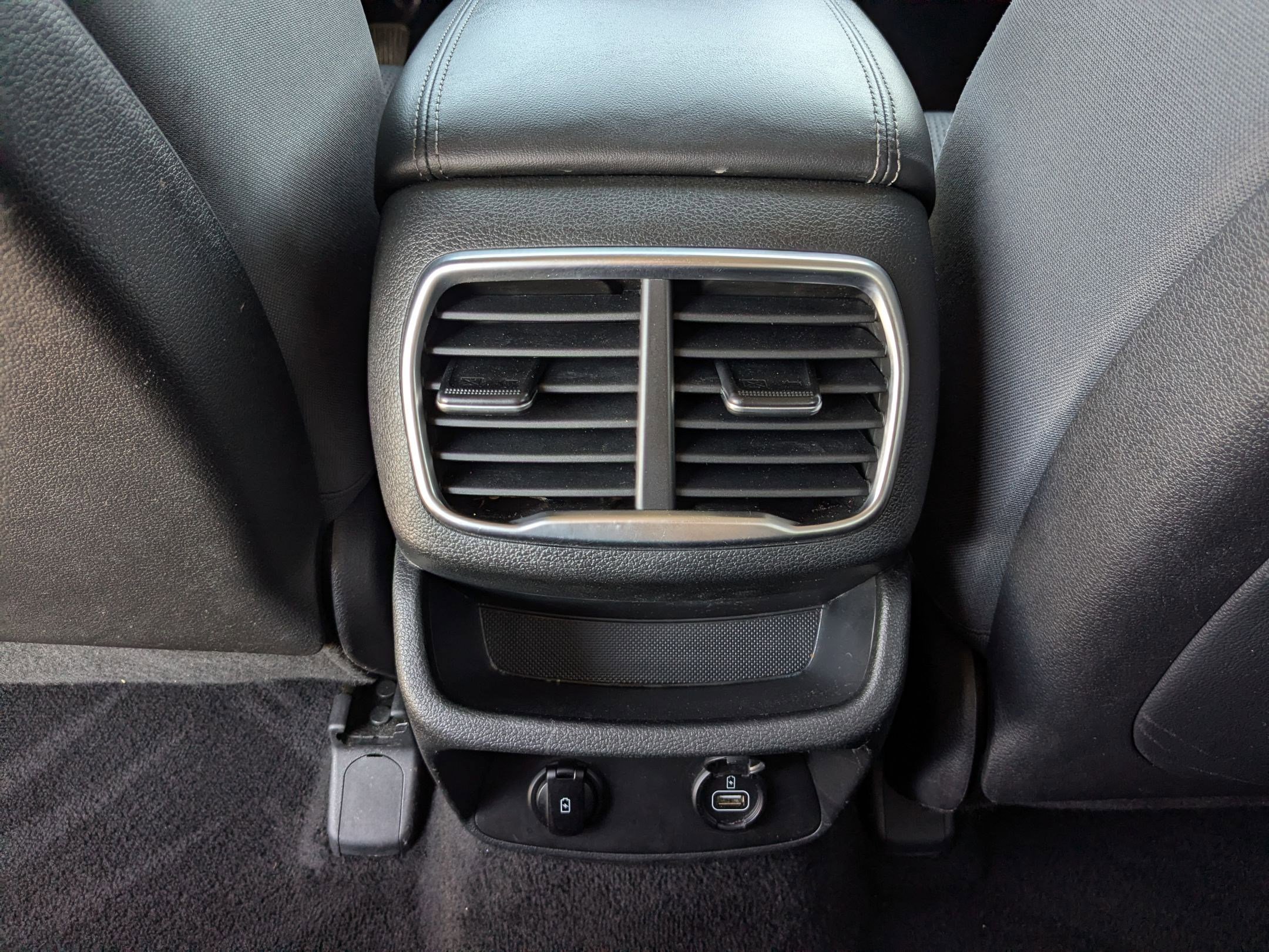 Used 2019 Hyundai Santa Fe SE image 25