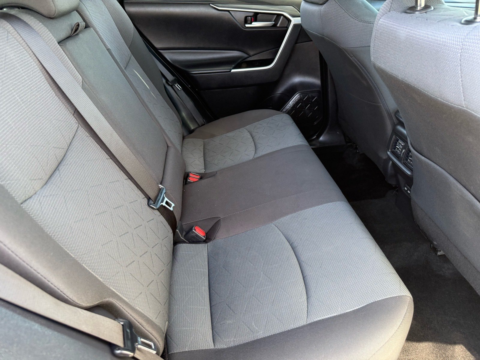 Used 2025 Toyota RAV4 XLE AWD/4WD image 29