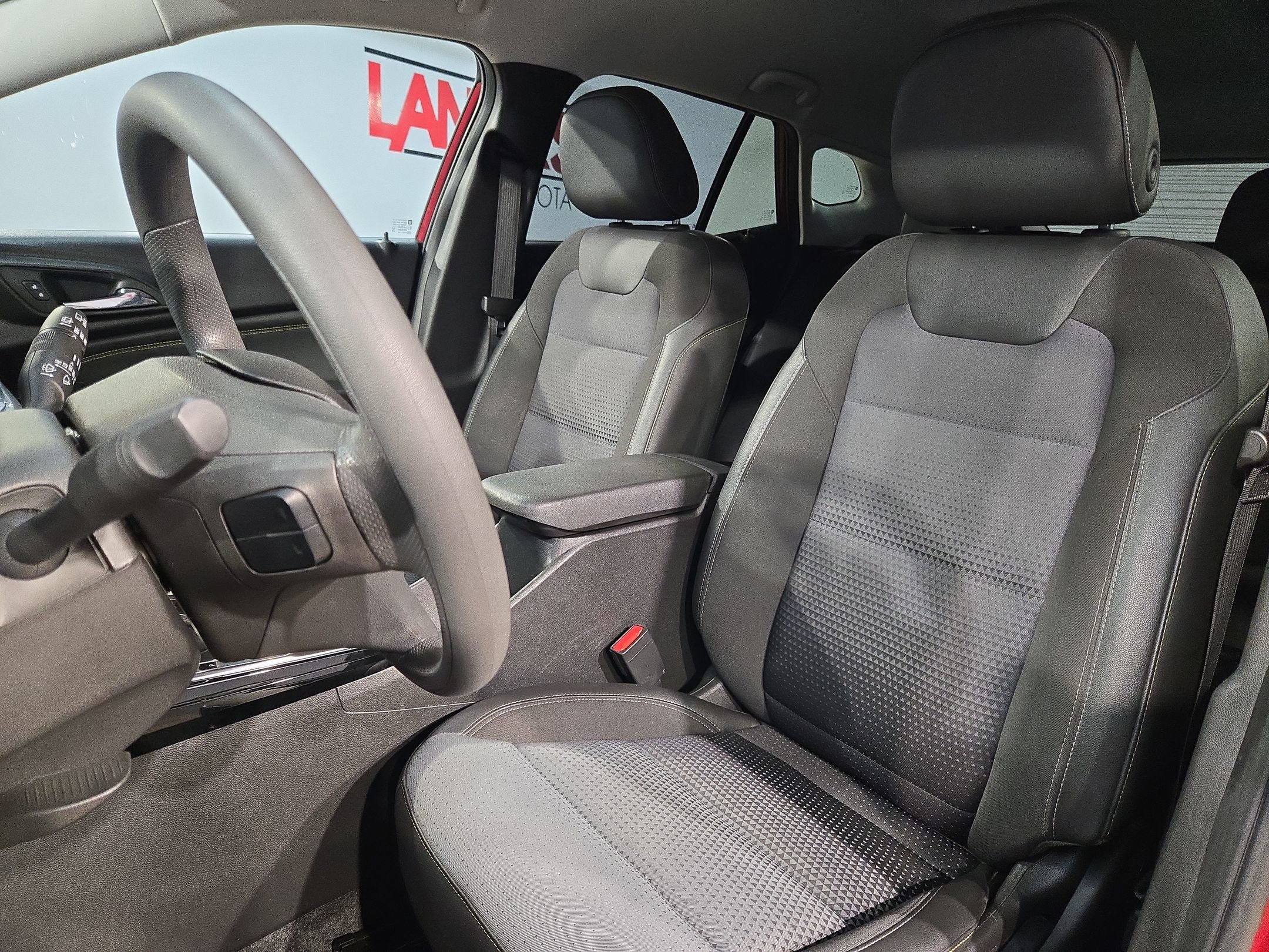 Used 2025 Chevrolet Trax LT FWD image 23