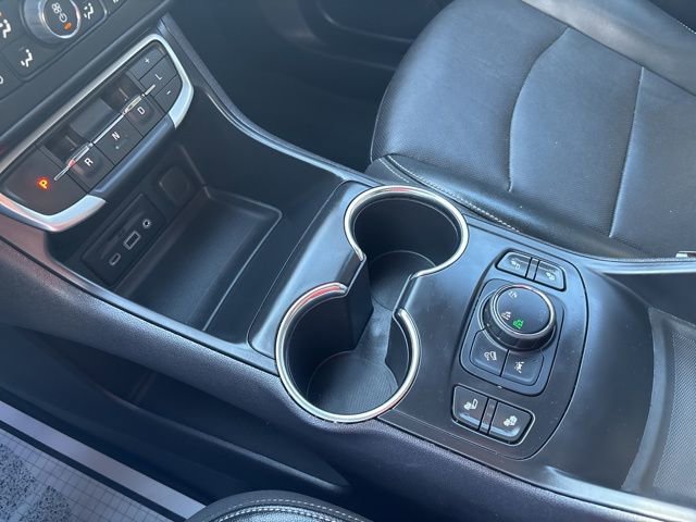 Used 2024 GMC Terrain SLT image 46