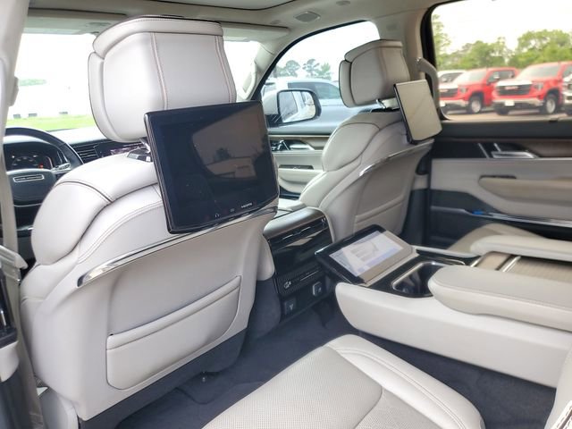 Used 2022 Jeep Grand Wagoneer Series II w/ Premium Group II AWD/4WD image 13