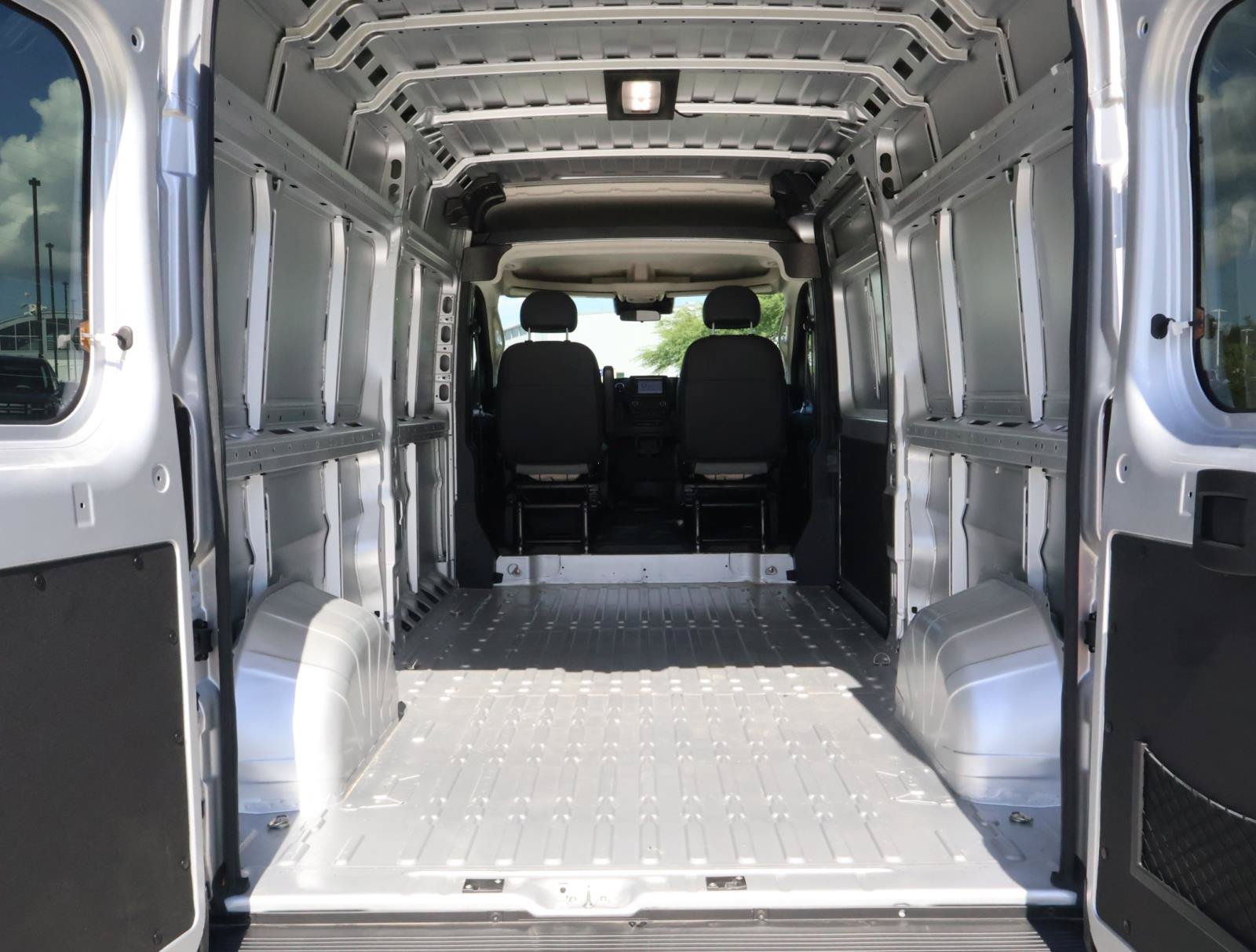 Used 2025 RAM ProMaster 2500 w/ Convenience Group FWD image 7