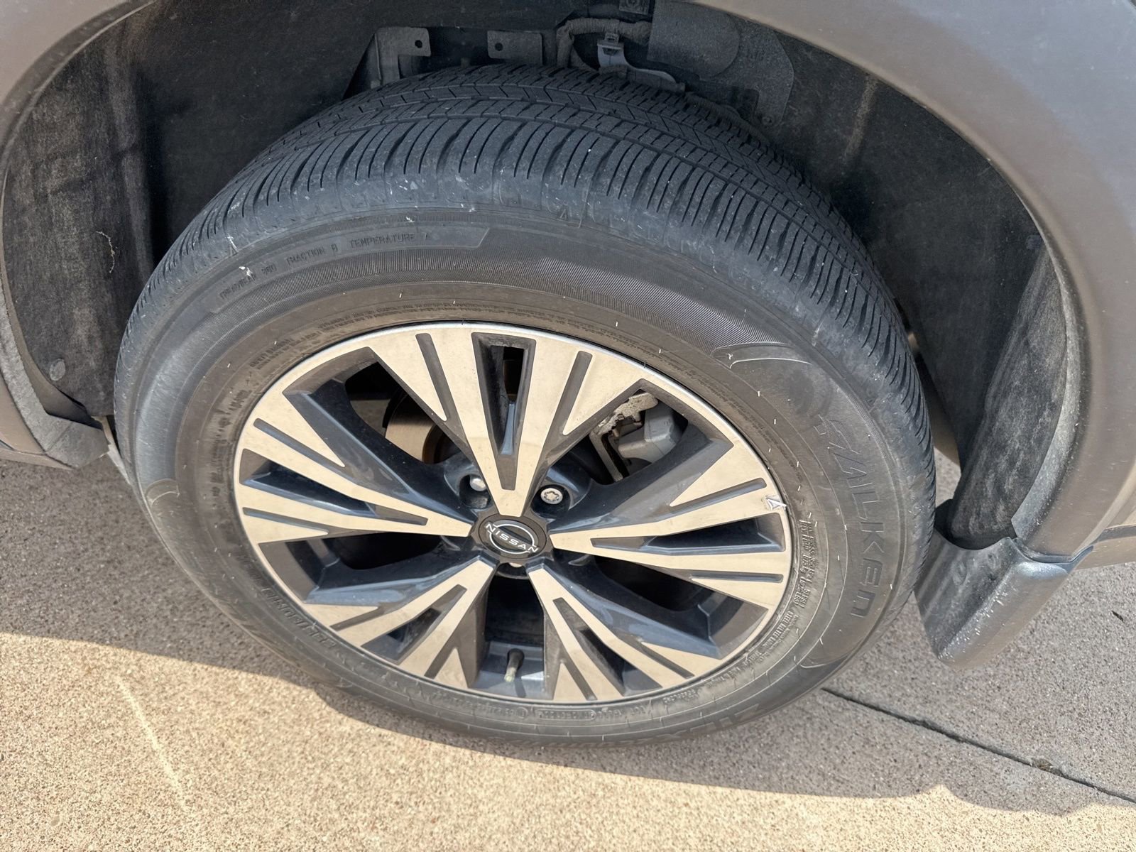 Used 2023 Nissan Rogue SV image 10