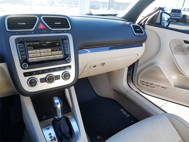 Used 2014 Volkswagen Eos Executive image 23