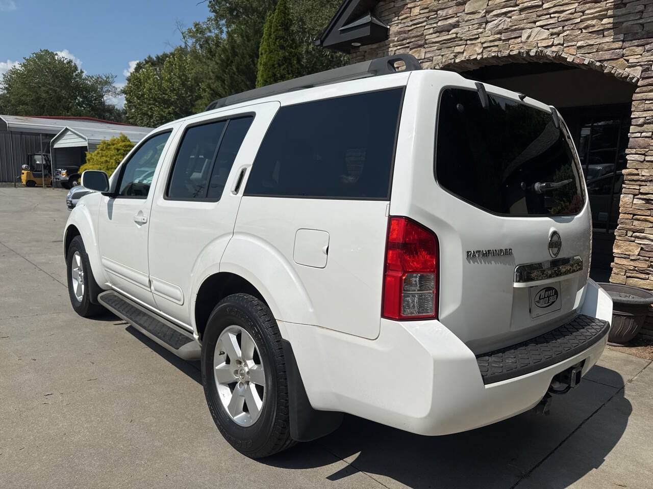 Used 2012 Nissan Pathfinder SV RWD image 3