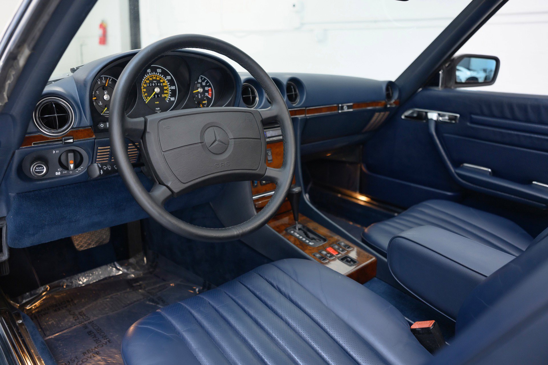Used 1987 Mercedes-Benz 560 SL image 4