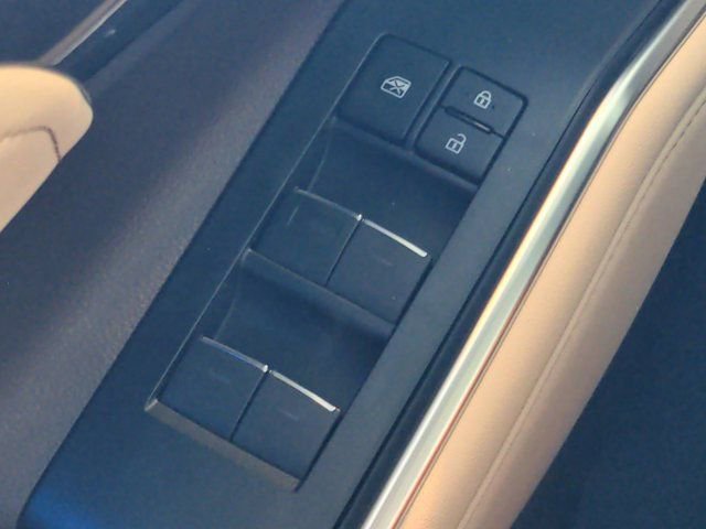 Used 2021 Toyota Highlander Limited image 25