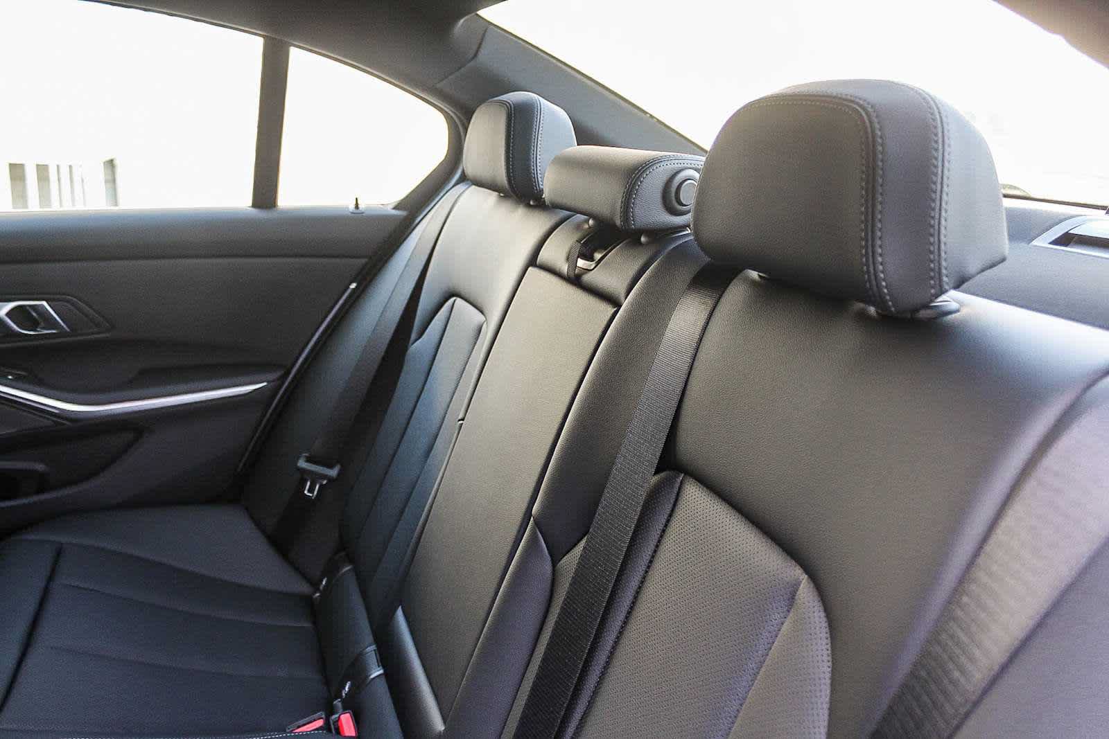 Used 2026 BMW 330i Sedan w/ Premium Package RWD image 18