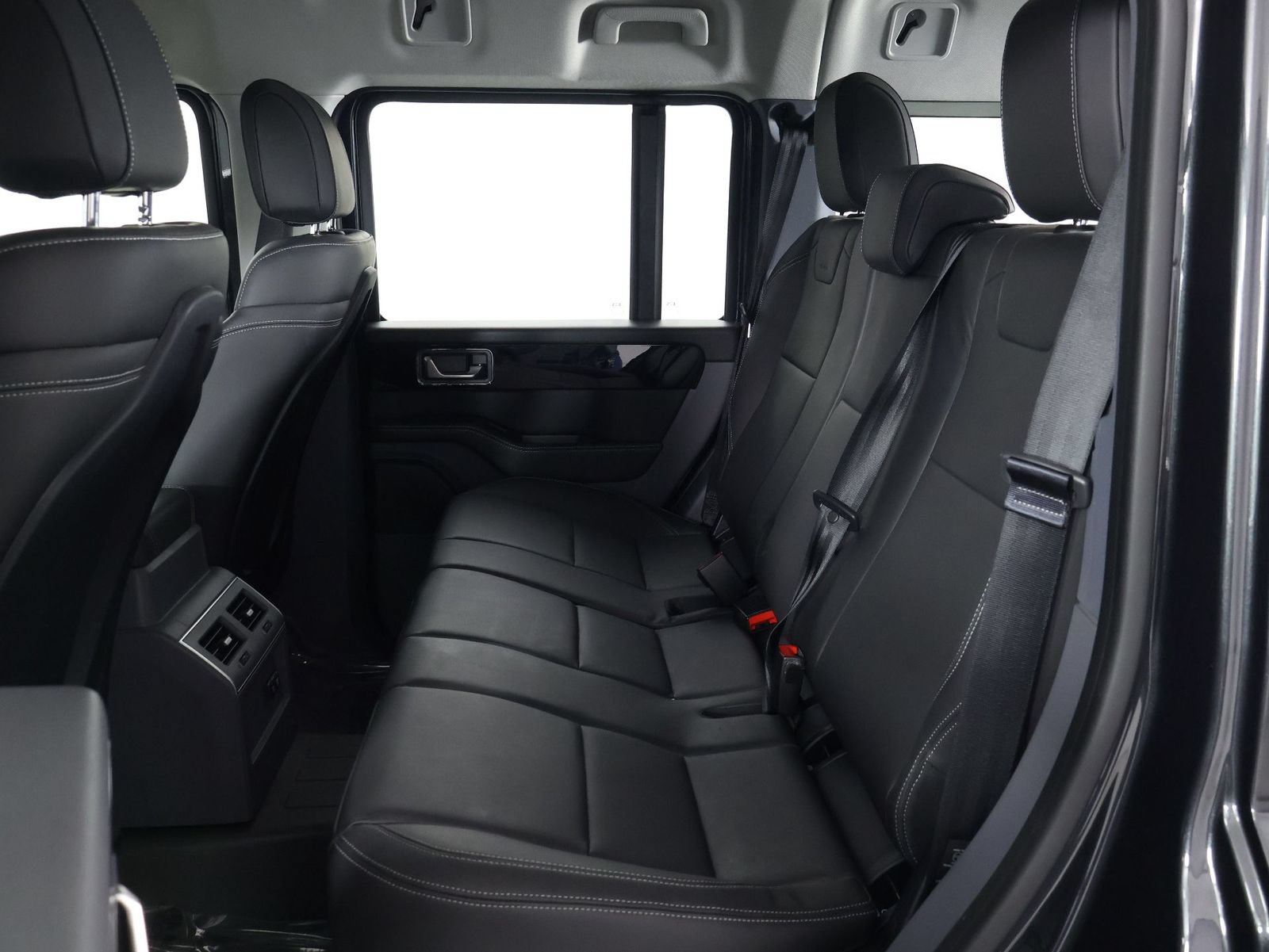 Used 2025 INEOS Grenadier Station Wagon AWD/4WD image 30