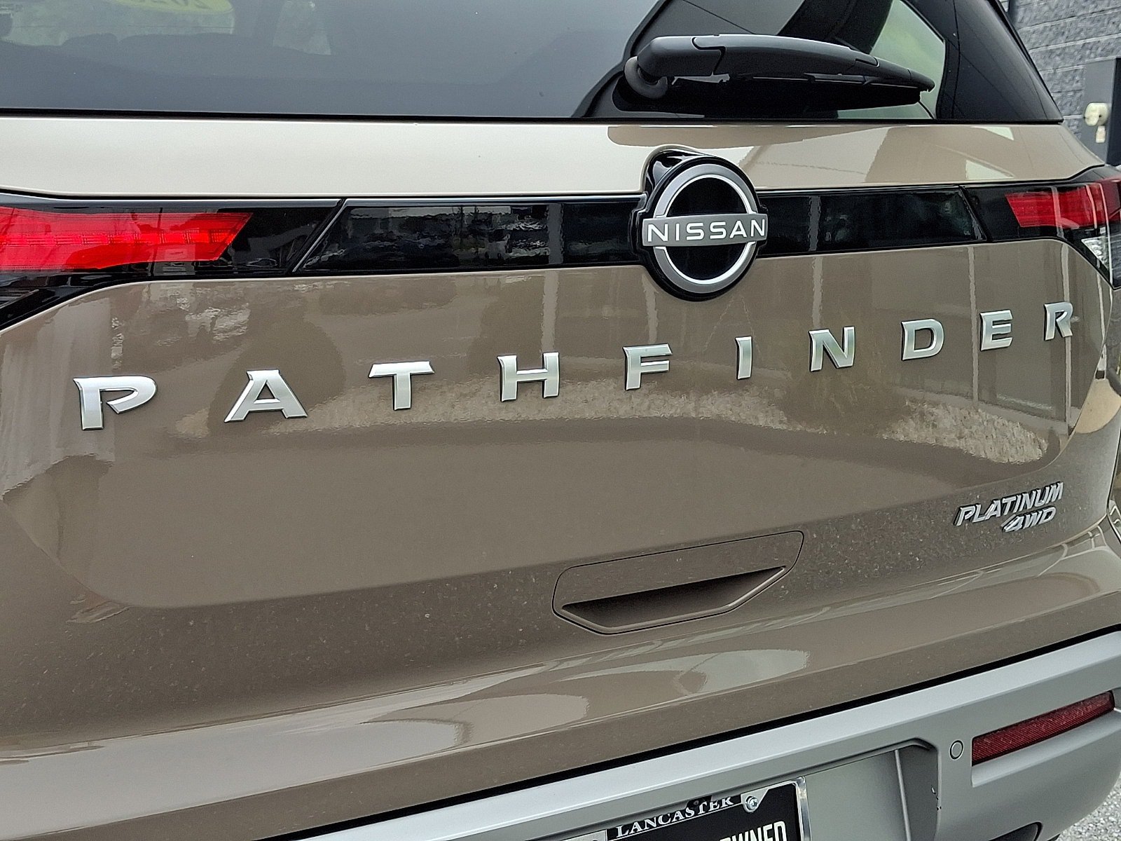 Certified 2023 Nissan Pathfinder Platinum w/ Cargo Package AWD/4WD image 34