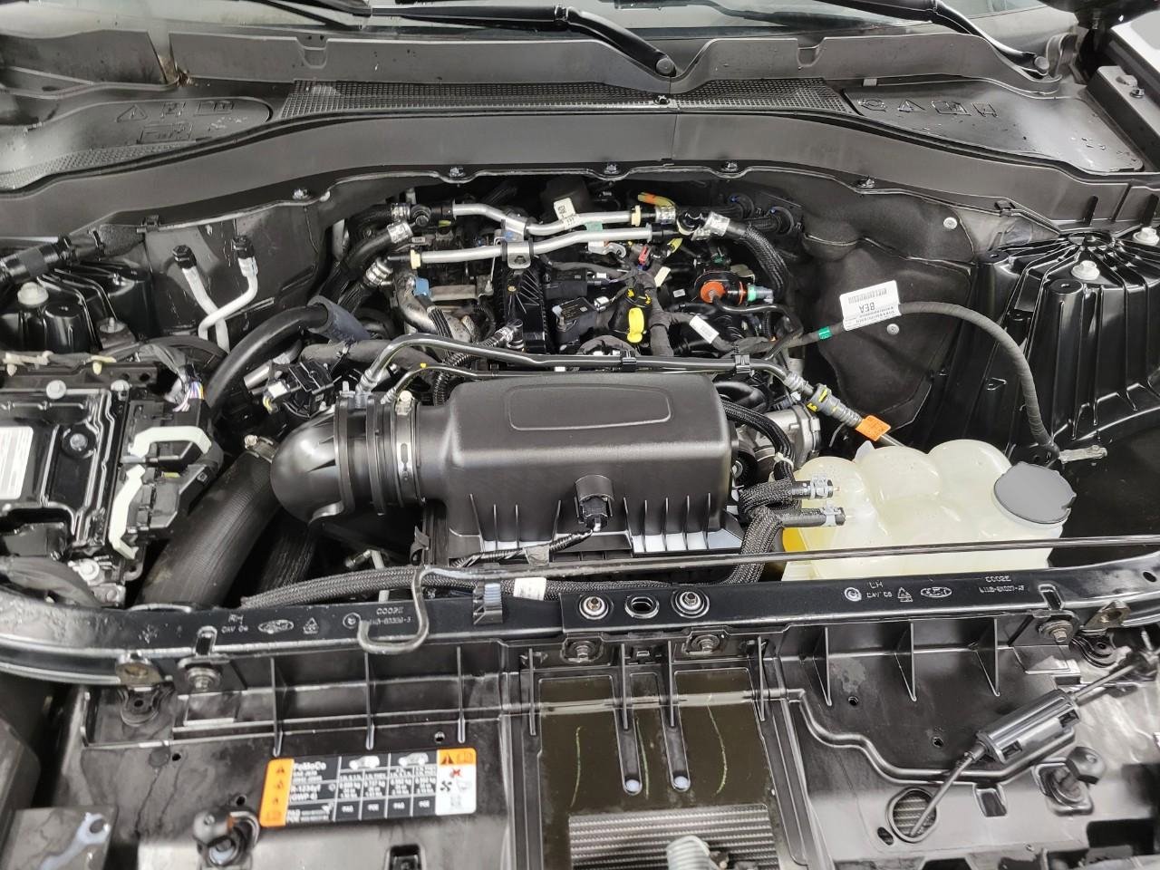 Used 2023 Ford Explorer XLT w/ Equipment Group 202A image 8