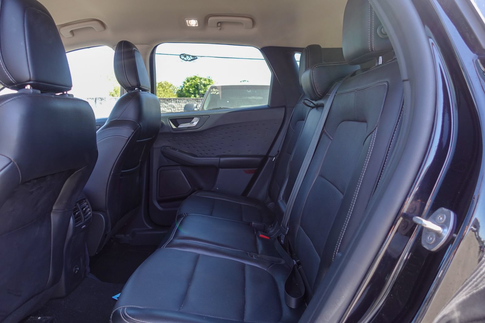 Used 2020 Ford Escape Titanium AWD/4WD image 12