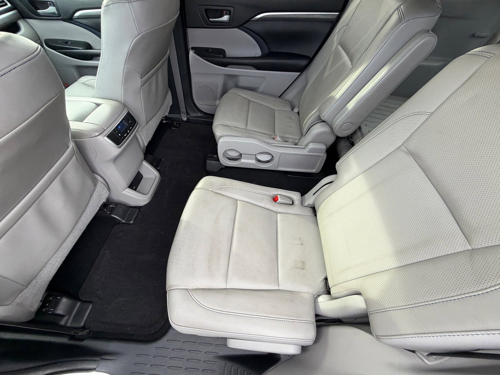 Used 2019 Toyota Highlander Limited image 13