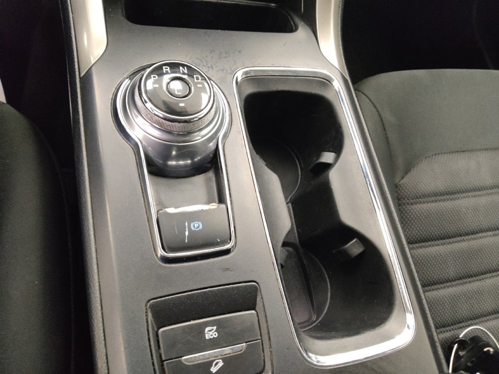 Used 2020 Ford Fusion SE FWD image 26