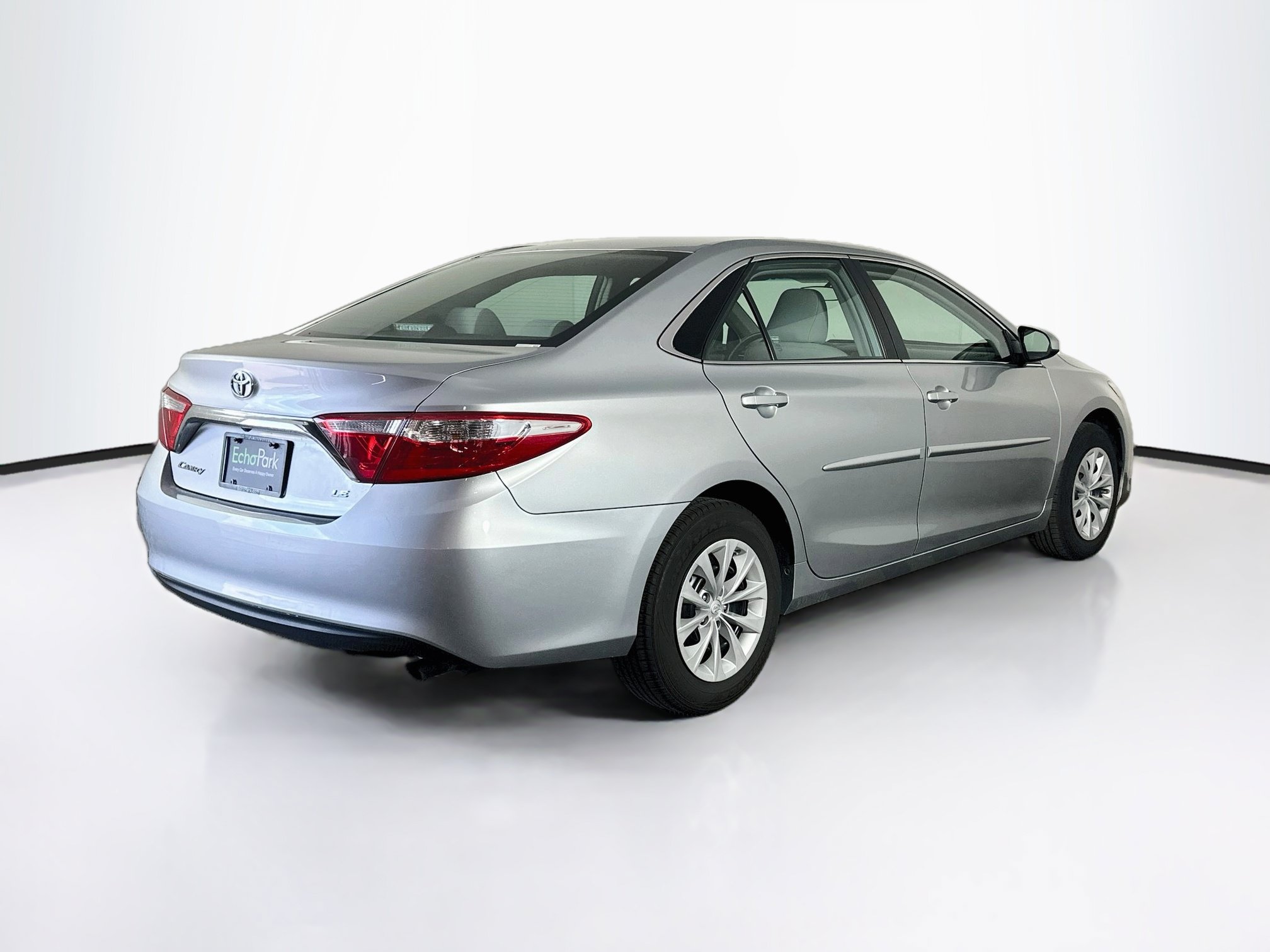 Used 2017 Toyota Camry LE FWD image 9