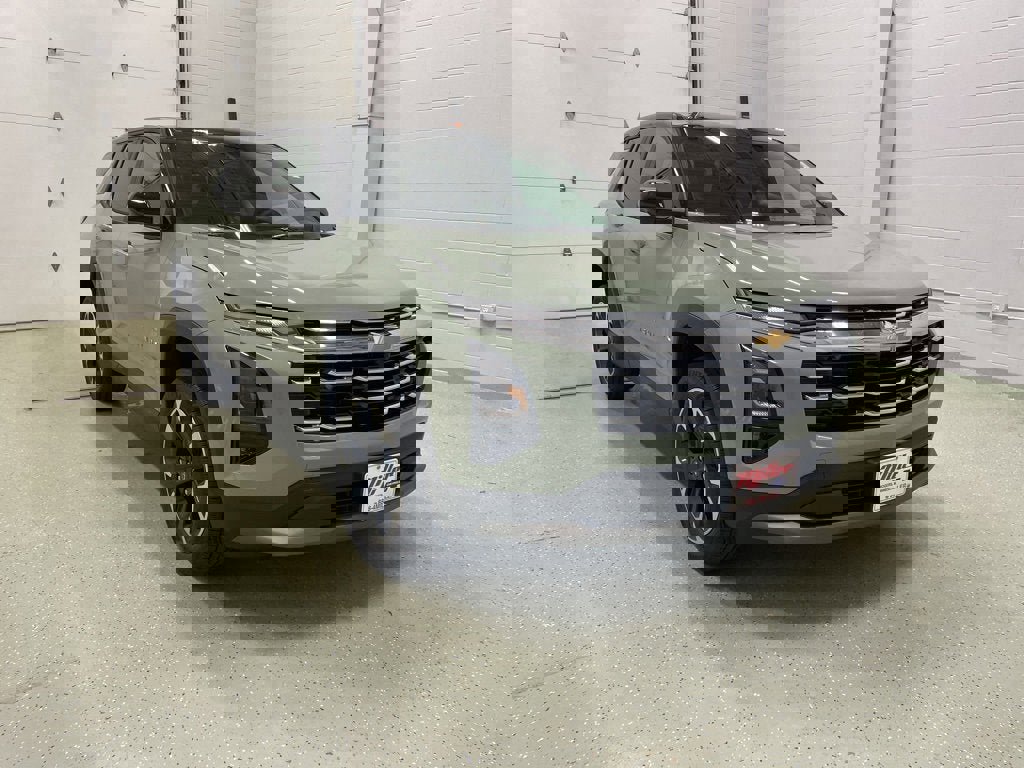 New 2026 Chevrolet Equinox LT w/ Convenience Package II image 2