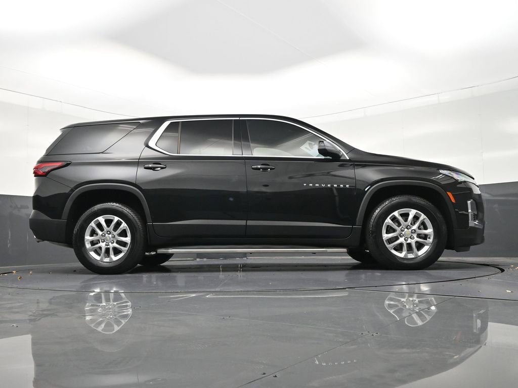 Used 2023 Chevrolet Traverse LS image 35