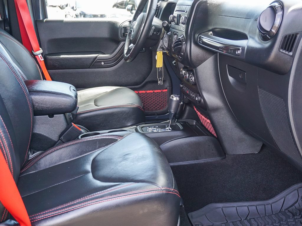 Used 2018 Jeep Wrangler Unlimited Rubicon AWD/4WD image 13