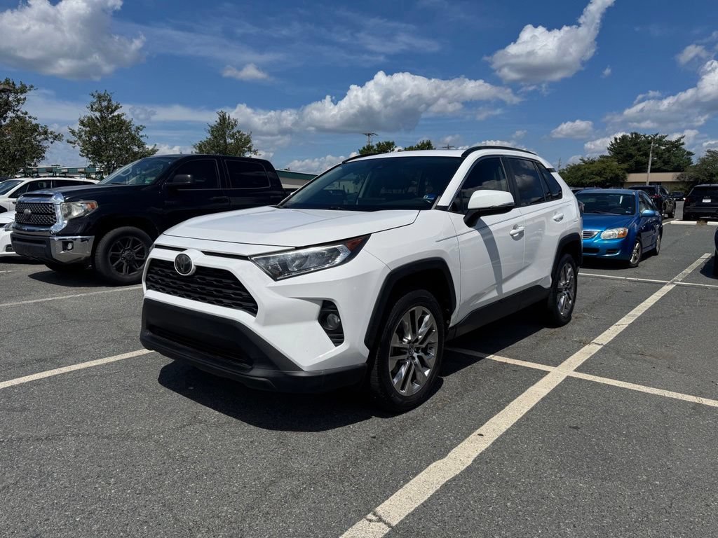 Used 2019 Toyota RAV4 XLE Premium FWD image 3