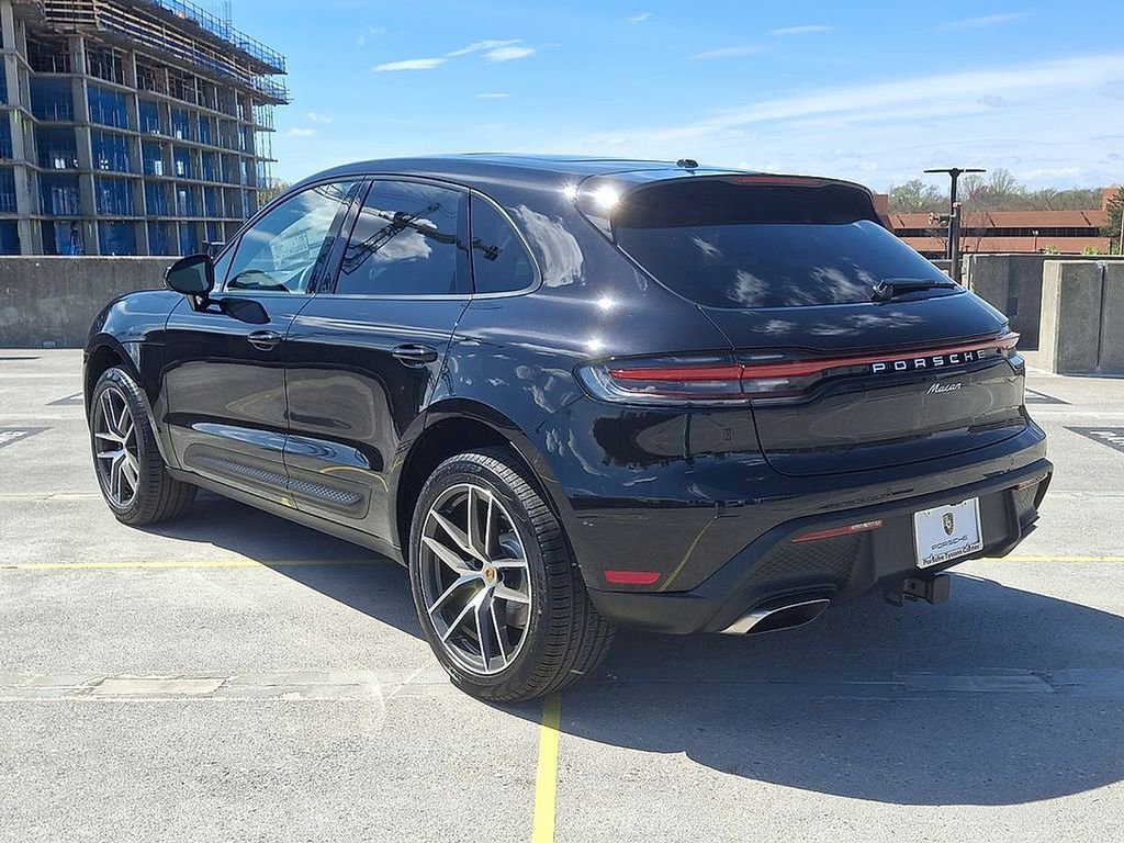 Certified 2025 Porsche Macan image 3