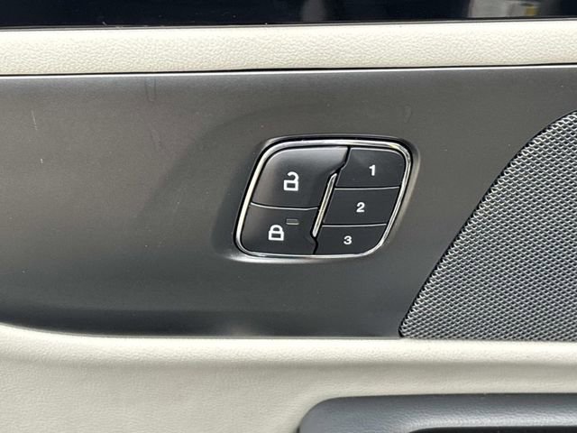 Used 2024 Lincoln Nautilus Reserve image 25