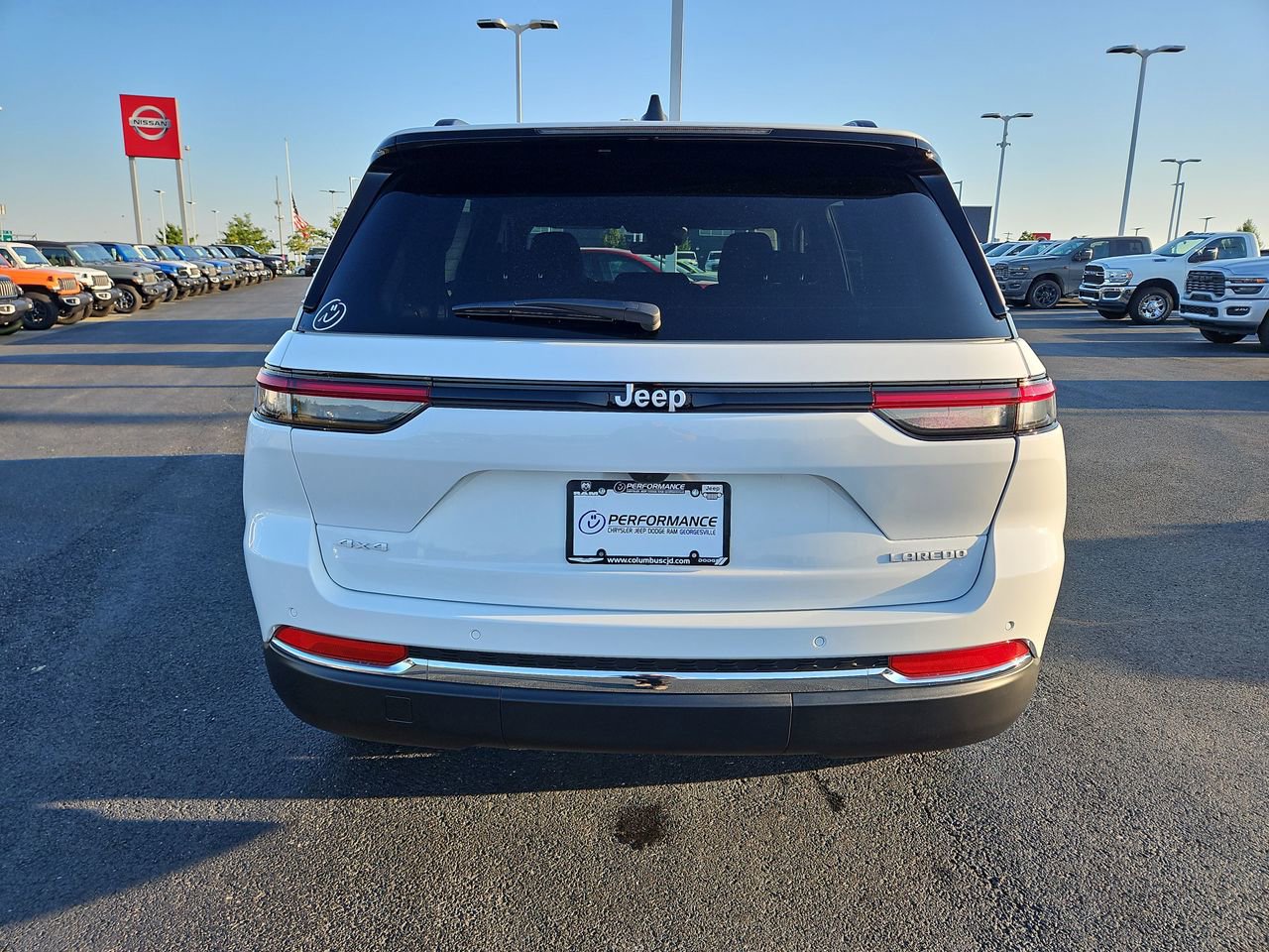 New 2025 Jeep Grand Cherokee Laredo w/ Luxury Tech Group I image 6