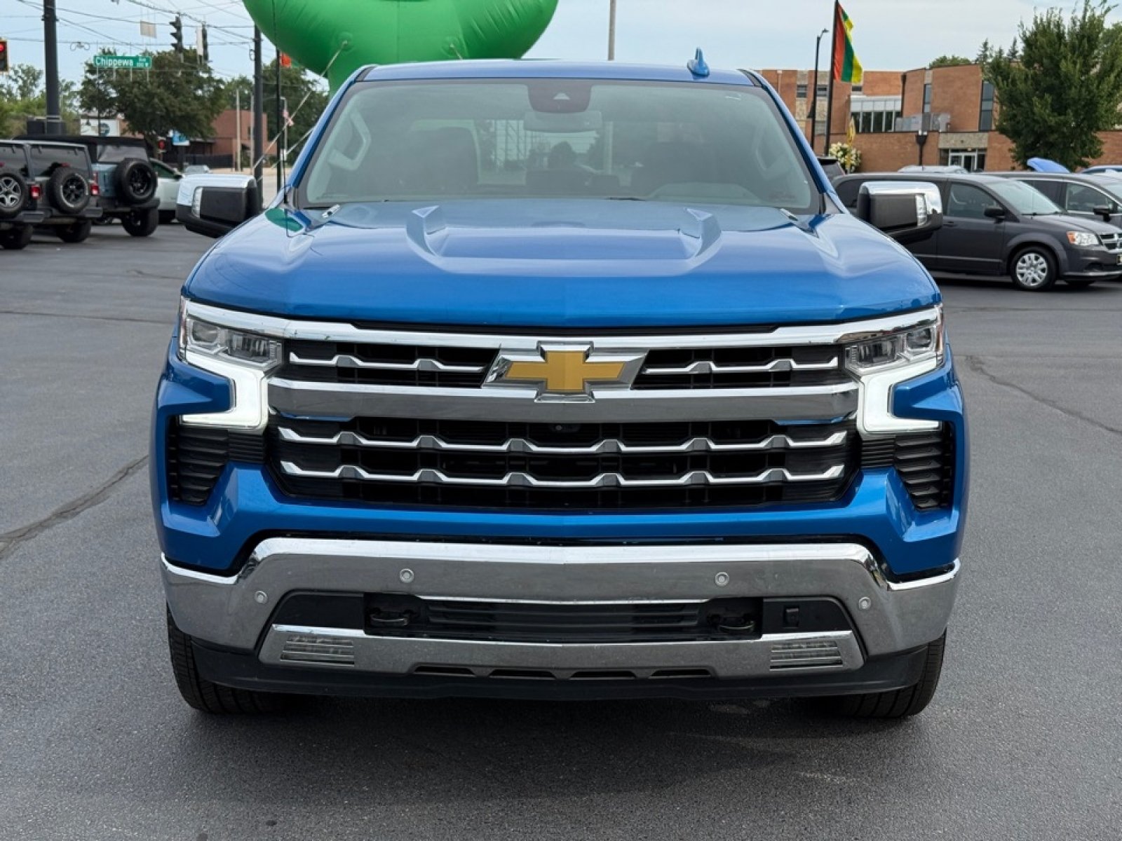 Used 2022 Chevrolet Silverado 1500 LTZ AWD/4WD image 3