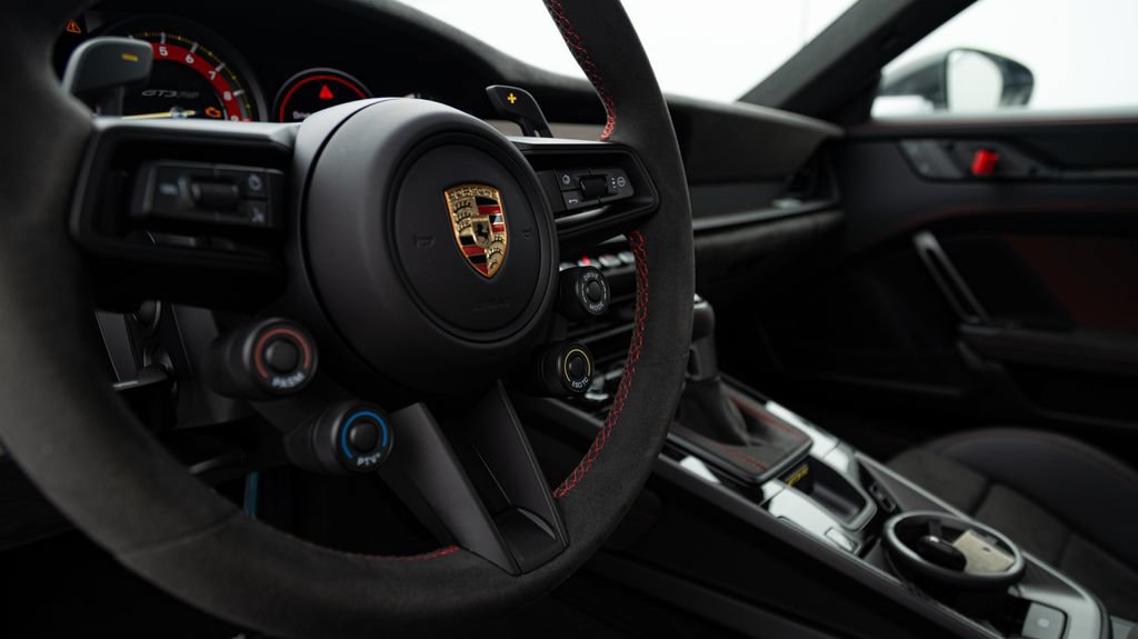Certified 2025 Porsche 911 GT3 RS RWD image 34