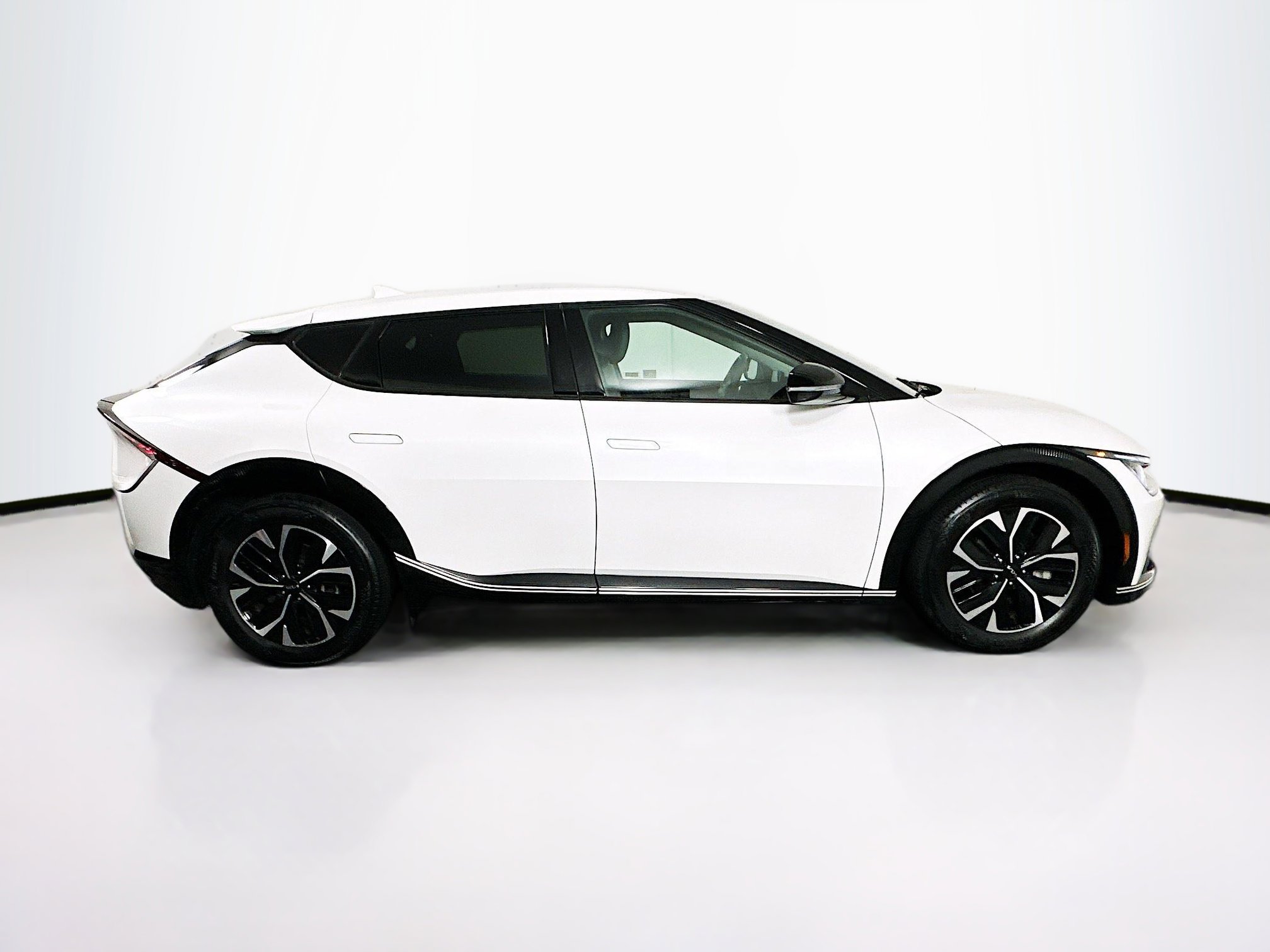 Used 2023 Kia EV6 Wind image 10