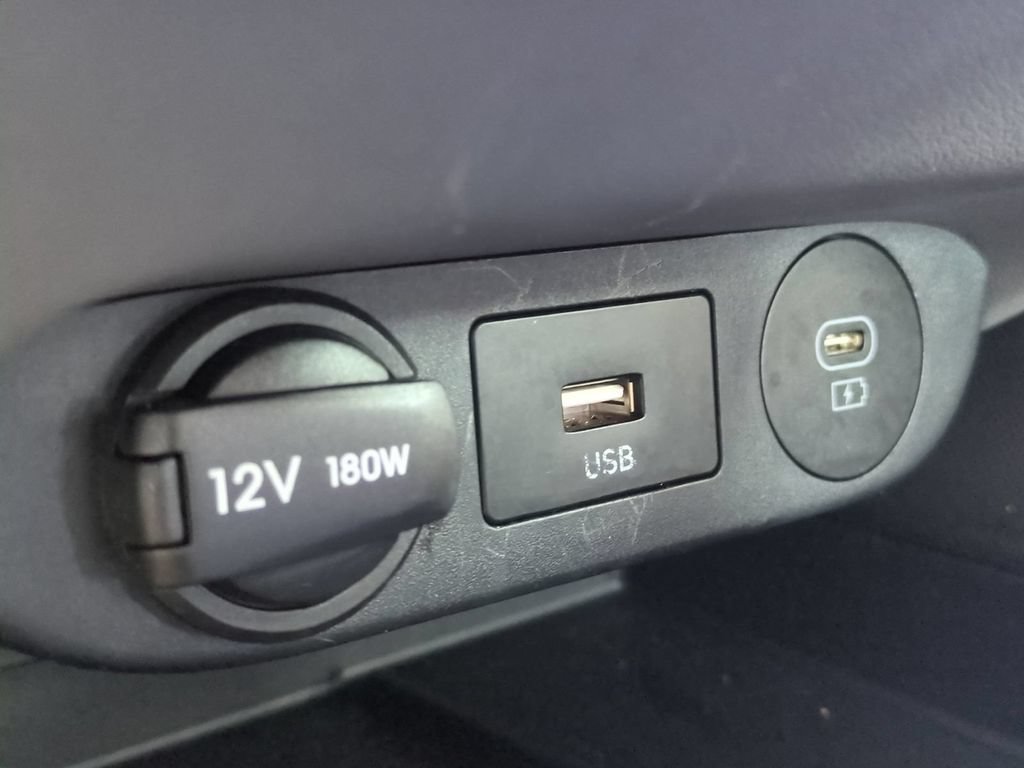 Used 2025 Hyundai Elantra SEL FWD image 26