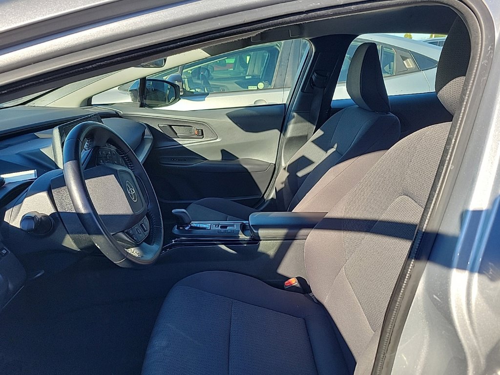 Used 2023 Toyota Prius LE FWD image 6